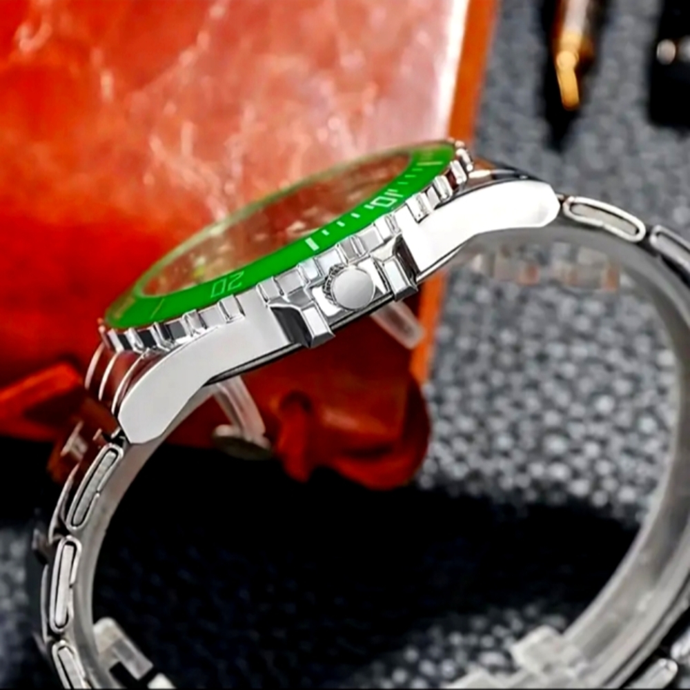 Casual Round Pointer Quartz Watch..Collectable Ch… - image 2